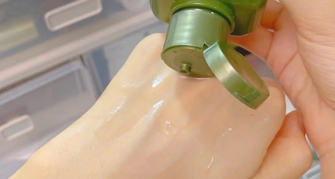 精华水推荐平价学生没有广告大牌,含植物萃取成分最多的大牌精华