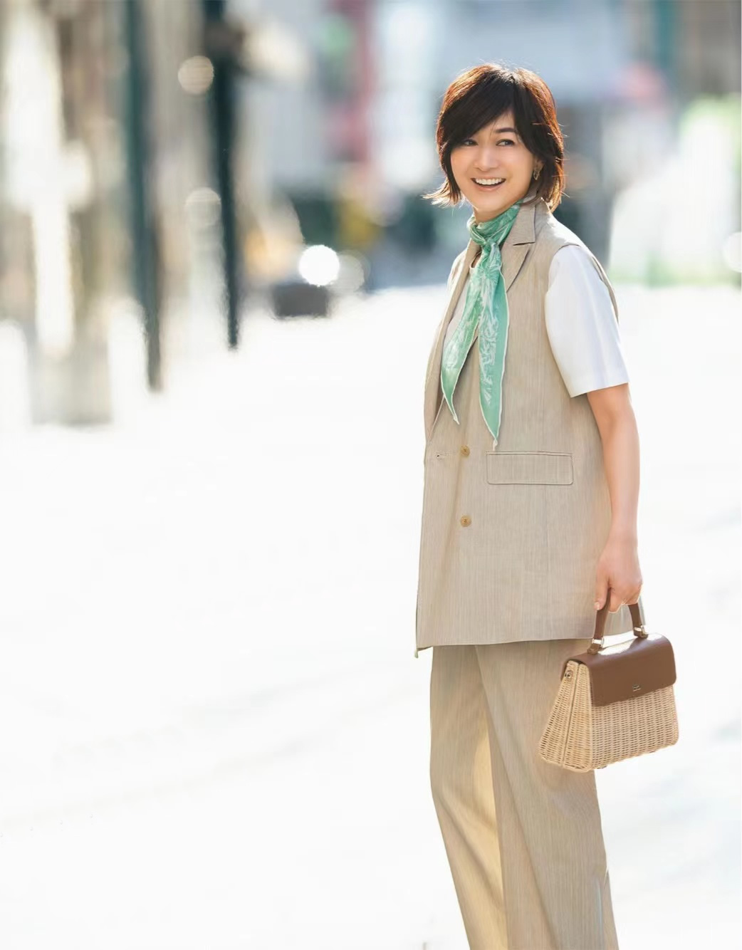 冬季的配色穿搭让你轻松提升气质,搭配推荐简约出挑的柔和色系穿搭