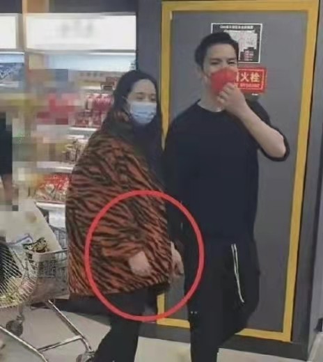 向佐郭碧婷恋爱前出席活动,郭碧婷向佐甜蜜牵手疑似恋情曝光