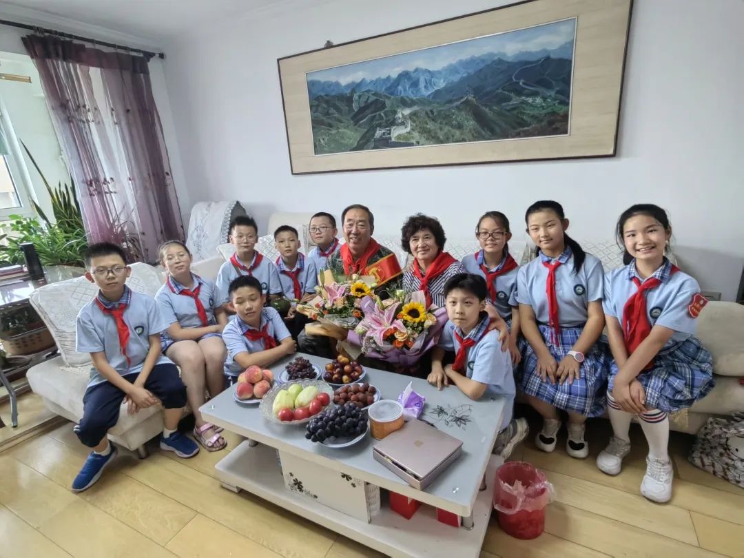 传承红色基因——包头市包钢实验二小“红领巾梦想号”起航