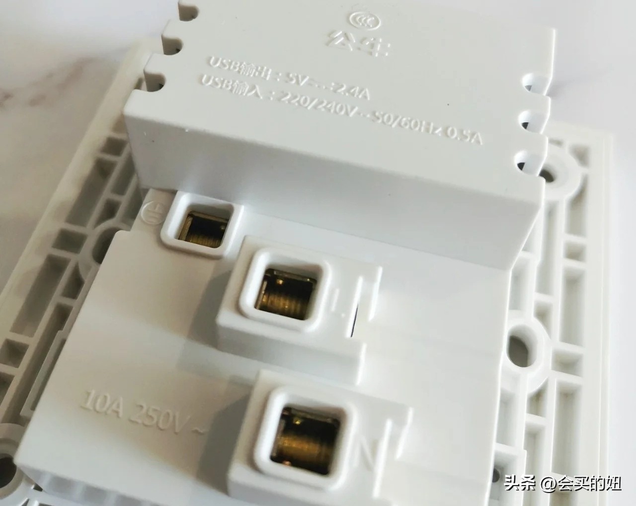 西门子开关插座和公牛插座哪个好,公牛插座开关插座怎样拆开