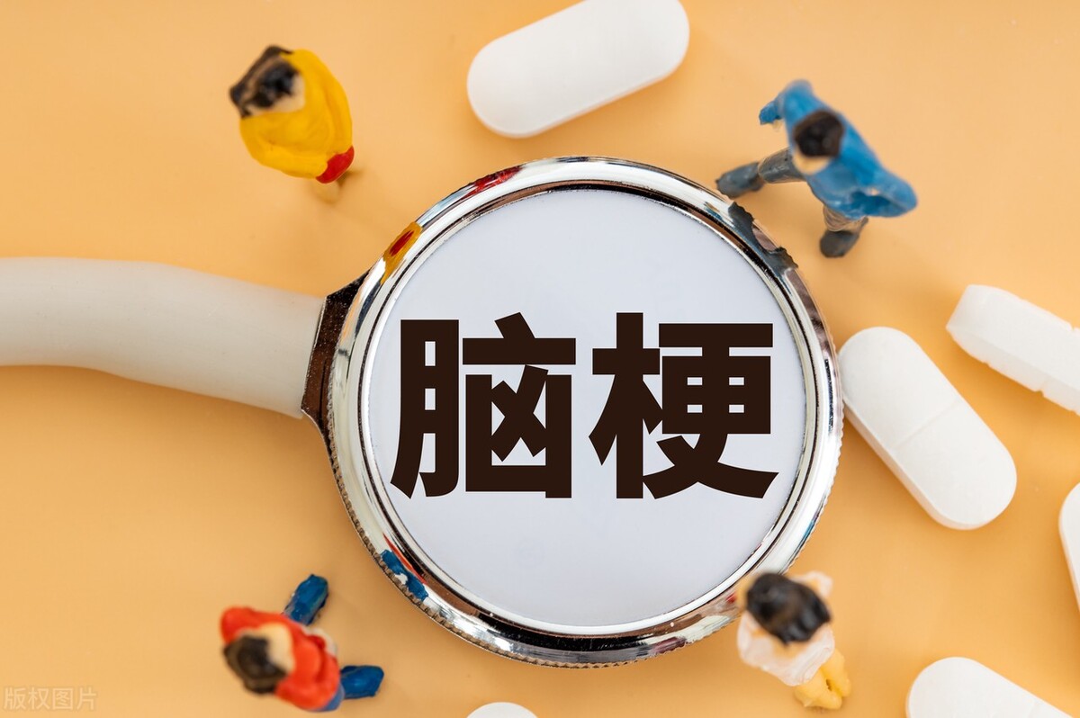 老人突发性大面积脑梗昏迷不醒,43岁男子突发脑梗的4个危险征兆