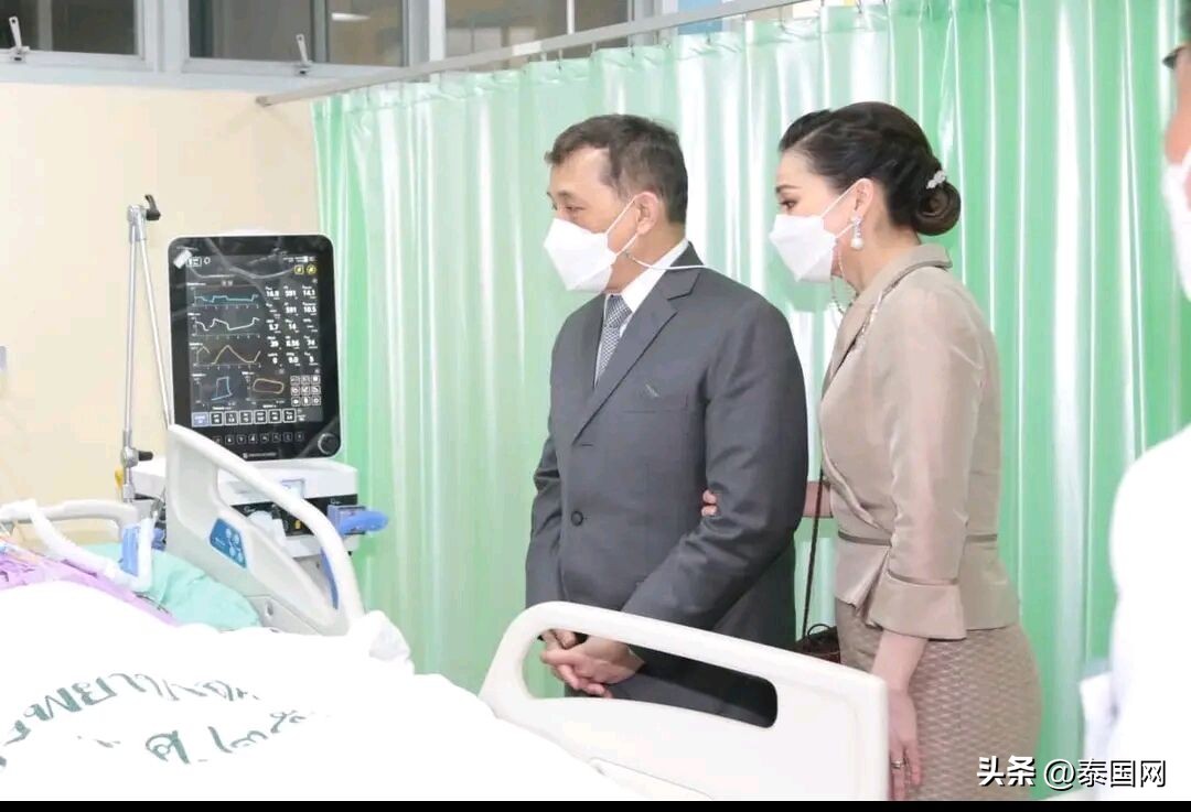 泰国国王王后慰问枪击案家属视频,泰国国王枪杀事件