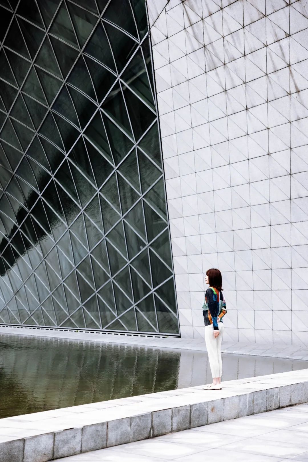 广州第①家「三宅一生」揭幕，这些超火单品拉满秋冬氛围感