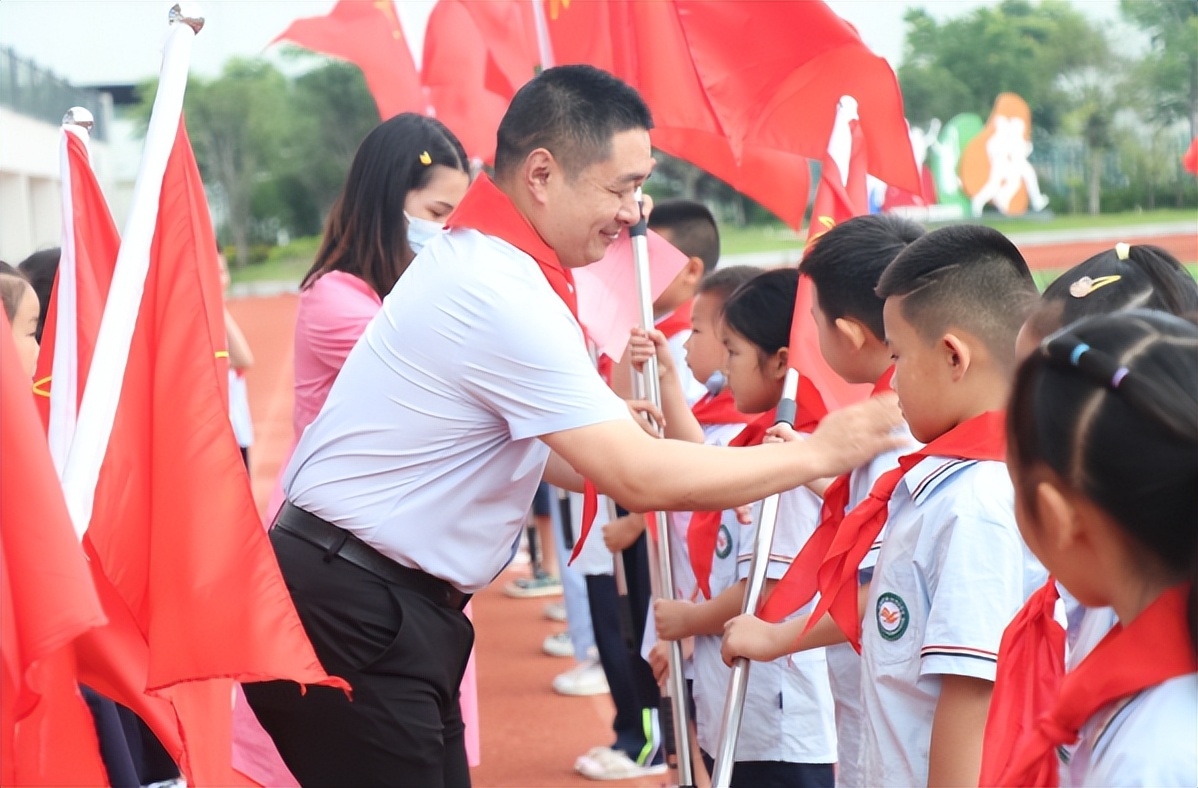 各学校少先队入队仪式,五路小学少先队员入队仪式