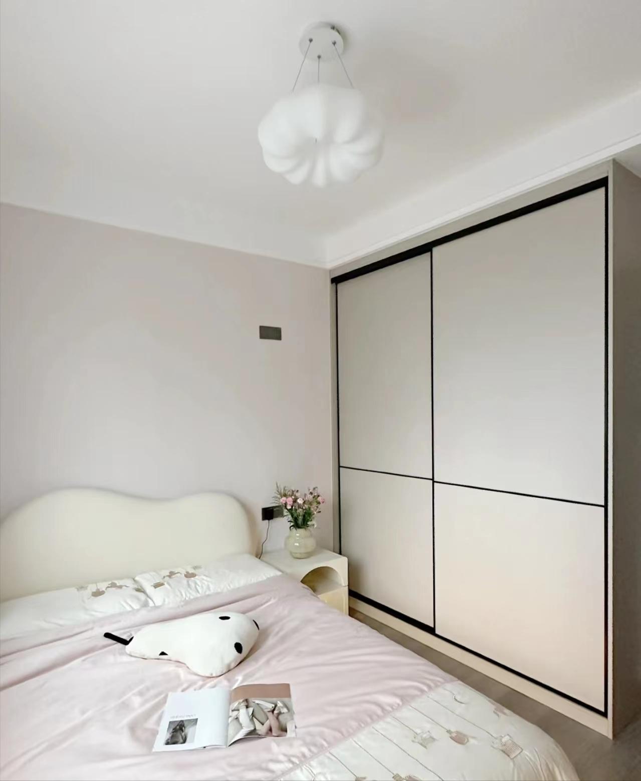 卧室太小家具冲突,衣柜门被挡如何解决?6种方案完美化解尴尬