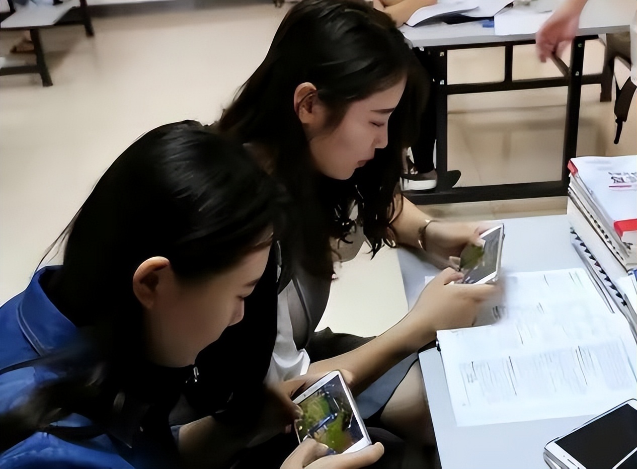 “奶头乐”出现在大学校园，不少大学生深陷其中，家长却浑然未知