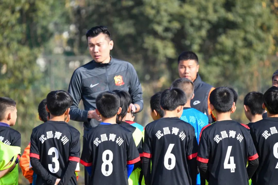 青训|中国克劳奇变身孩子王，“学在武昌”探索体教融合新模式