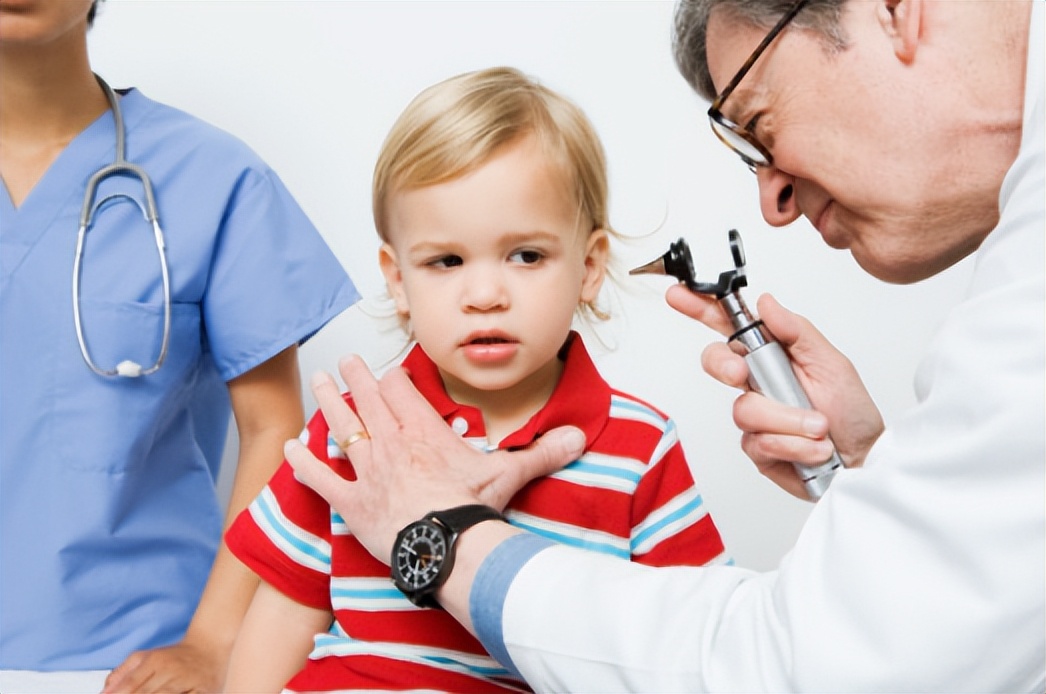 耳朵特别痒又掏不出耳屎怎么办,耳朵里痒一掏就流水是什么原因