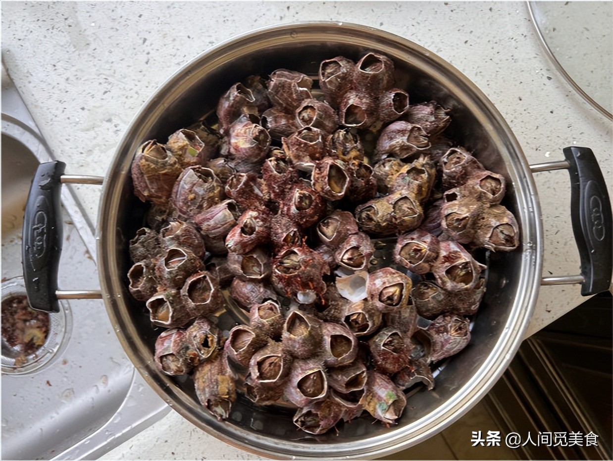 山东婆婆花1h做的菜，儿媳妇一口不吃直接扔了，网友：我也不敢吃