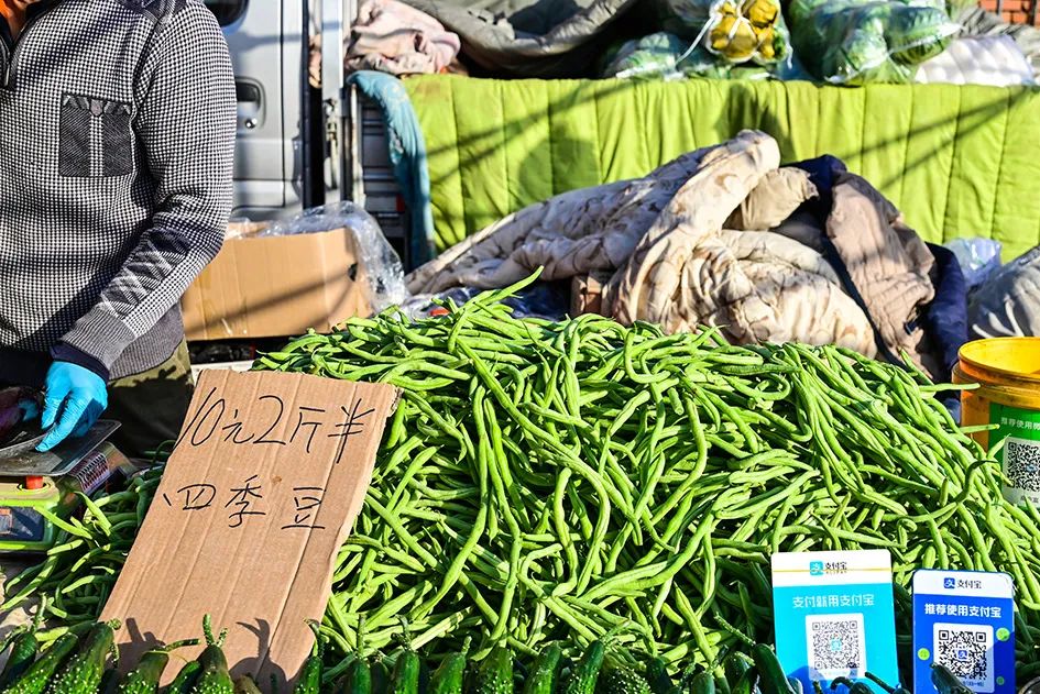 西山脚下的早市,闲逛最具人间烟火气的早市