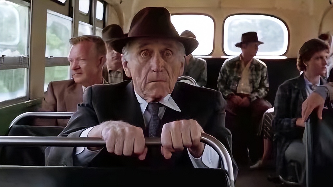 肖申克的救赎人生就只有两种选择,在肖申克的救赎中有一句经典台词