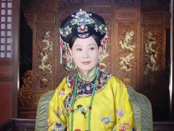 孝庄秘史大玉儿帮皇太极批奏折,孝庄秘史姑姑让大玉儿嫁给皇太极