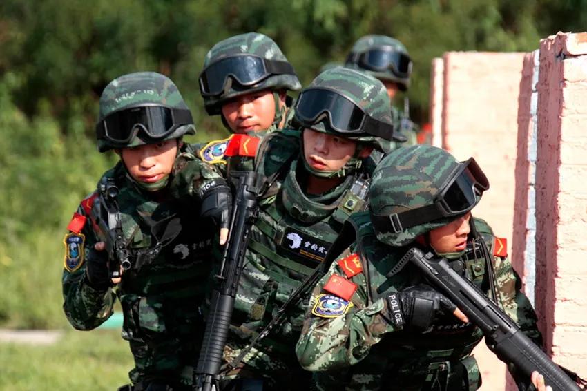 特警商场反恐演练,特警反恐单兵装备