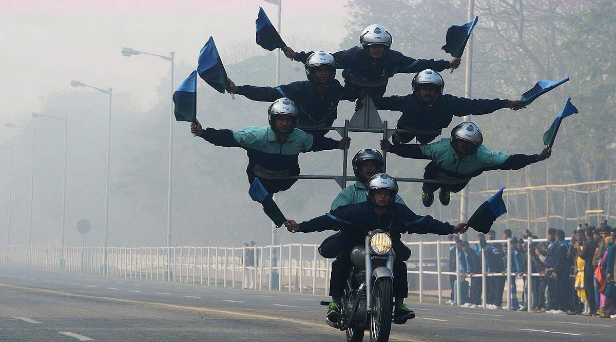 印度阅兵为什么要表演摩托车载人,印度国庆阅兵摩托车