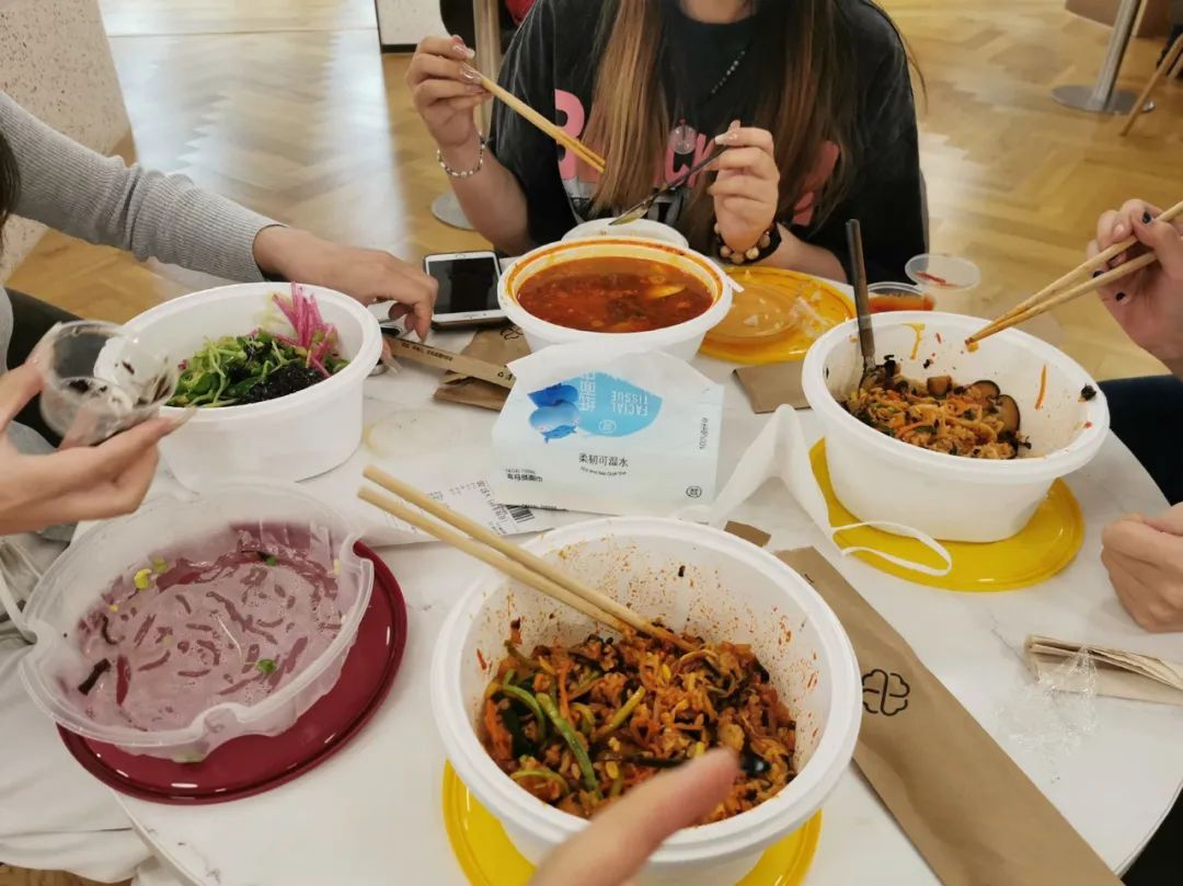 我闺蜜四人拿了皇艺、伦艺、UCL、金匠、AA,即将称霸伦敦!