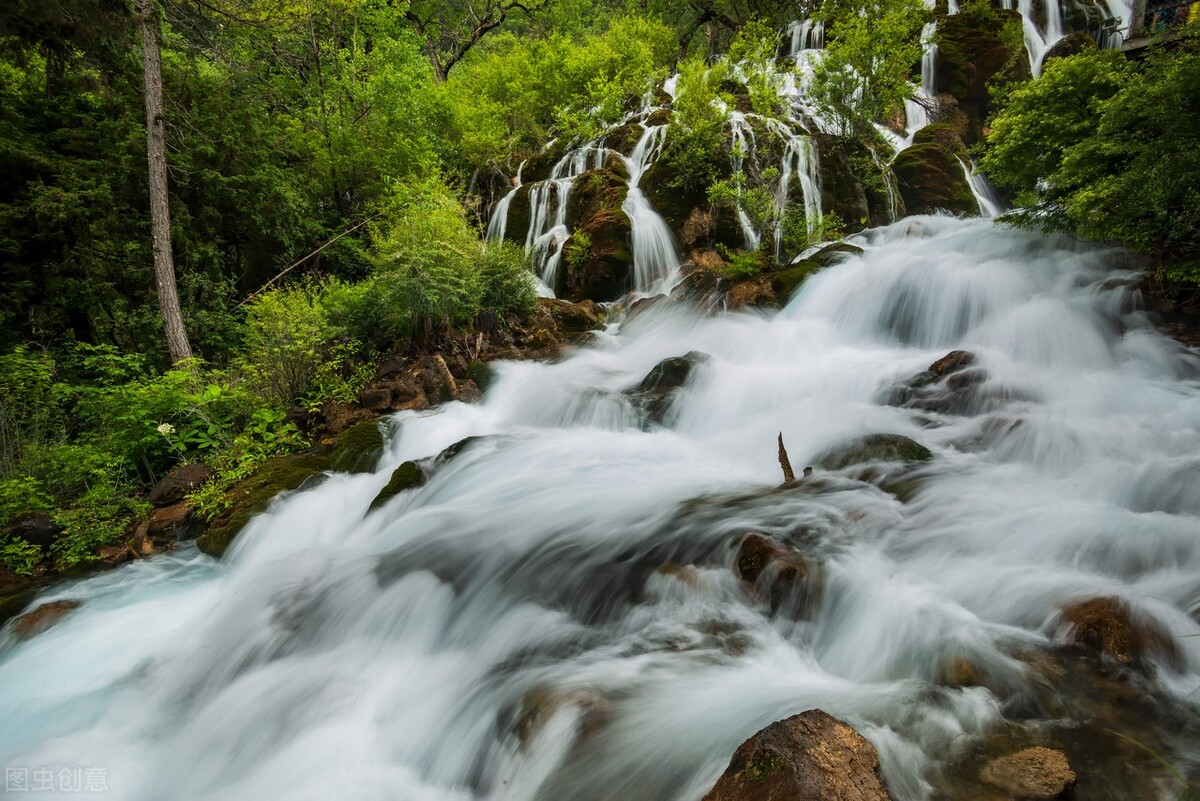 九寨沟风景图，一个字“太美了”