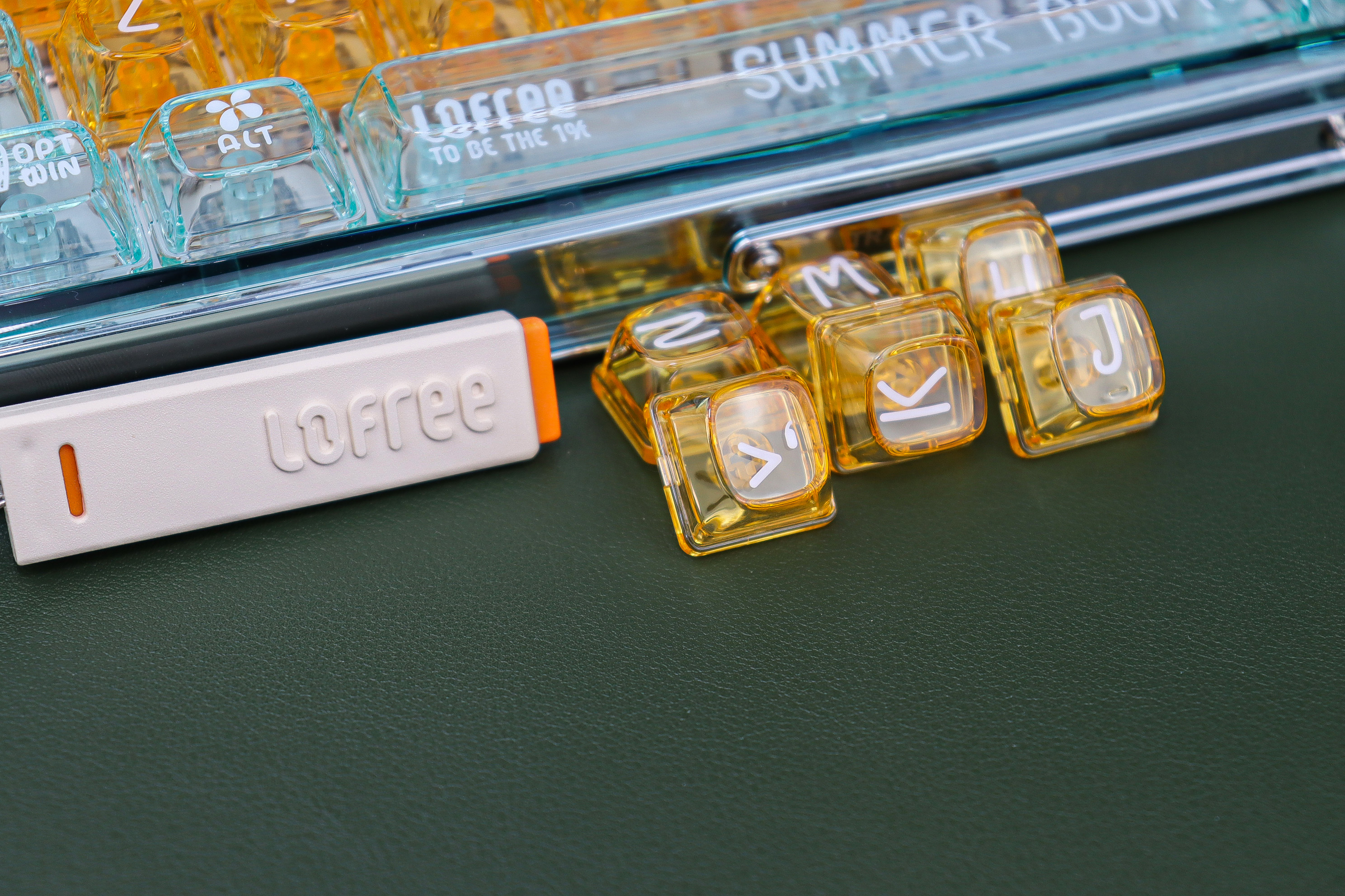 一千块，透明键盘，将手上那2平方做成工艺品的理念，我只爱洛斐