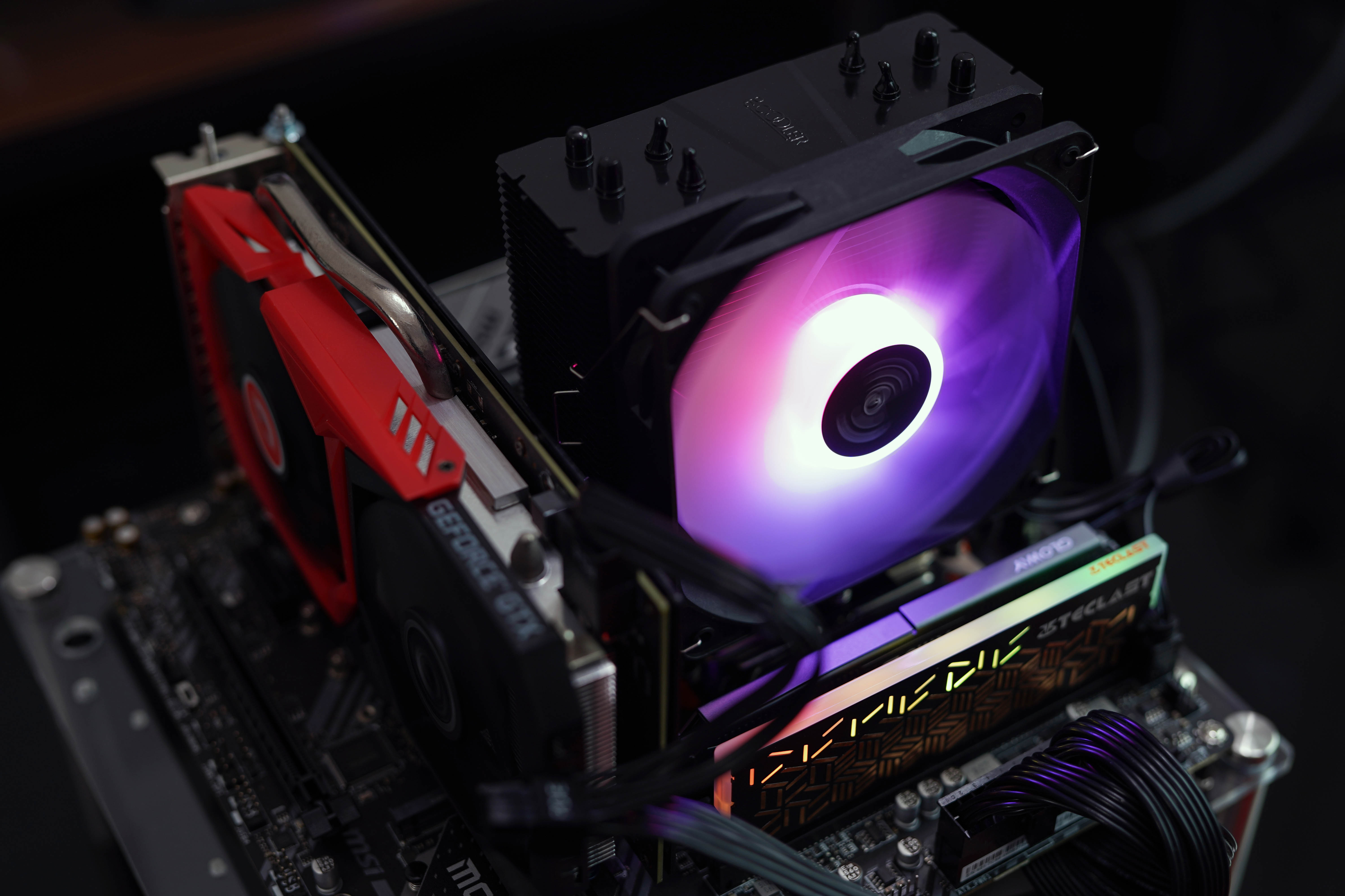 超频三r4000散热器有没有神光同步,超频三东海r4000散热怎么样