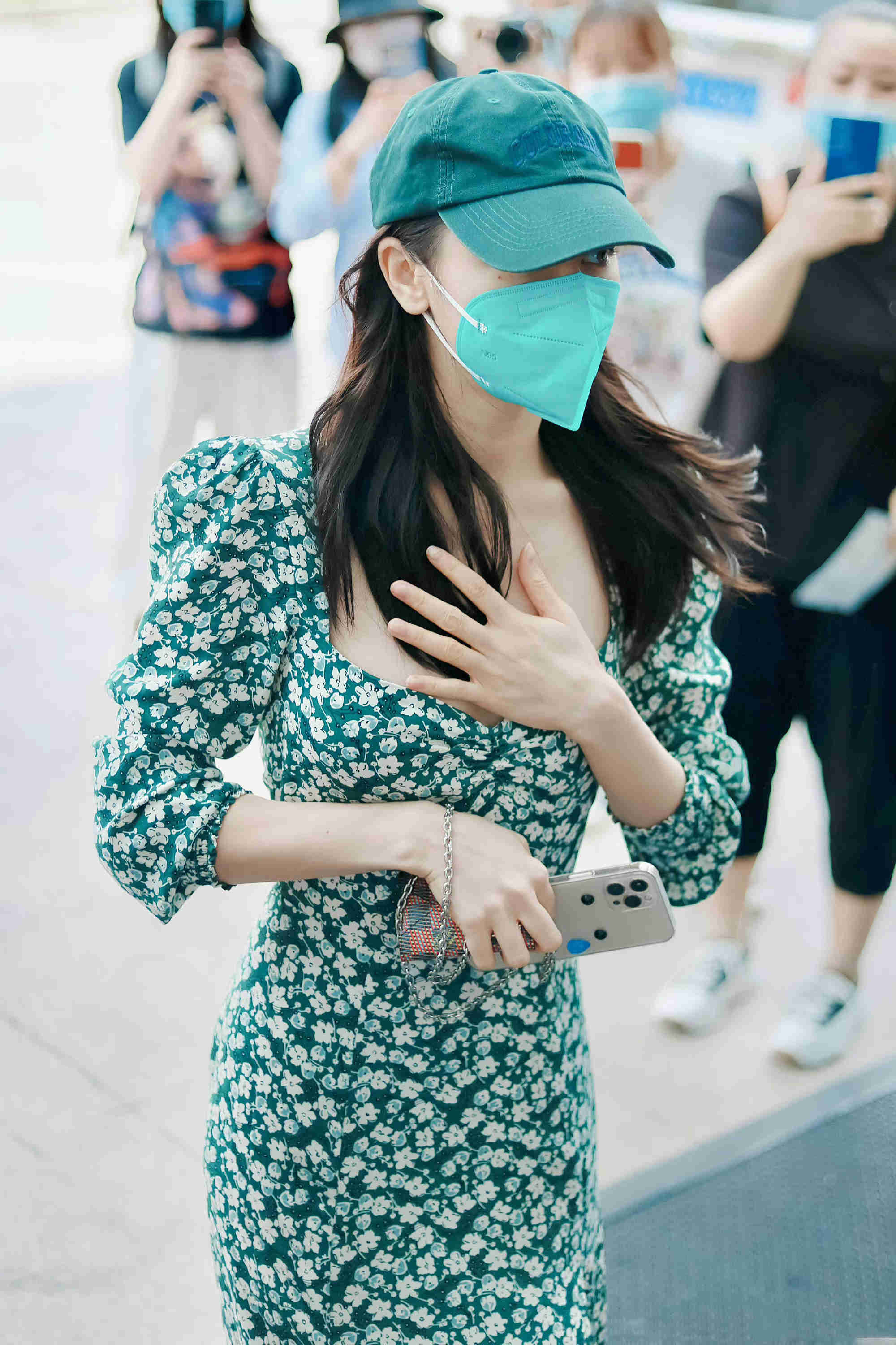 热巴露肩露腰,热巴为什么不露细腰