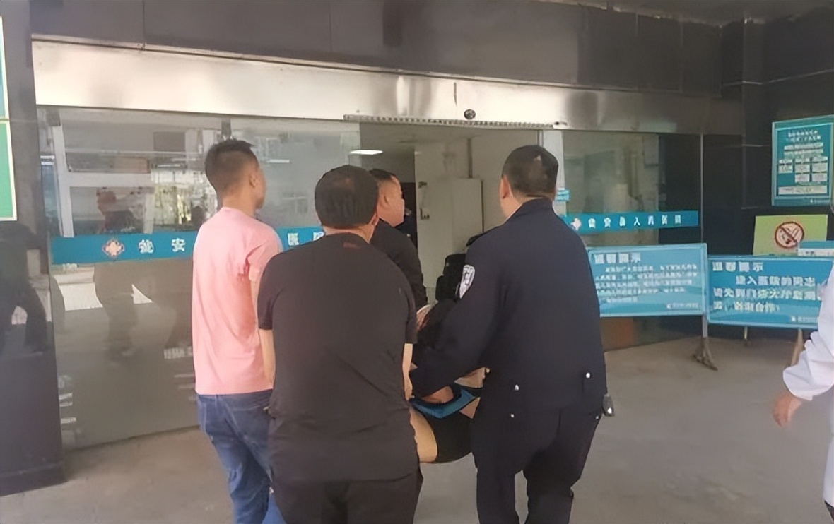 高度酒泡蛇几年后蛇会死吗,用蛇泡酒蛇又活了