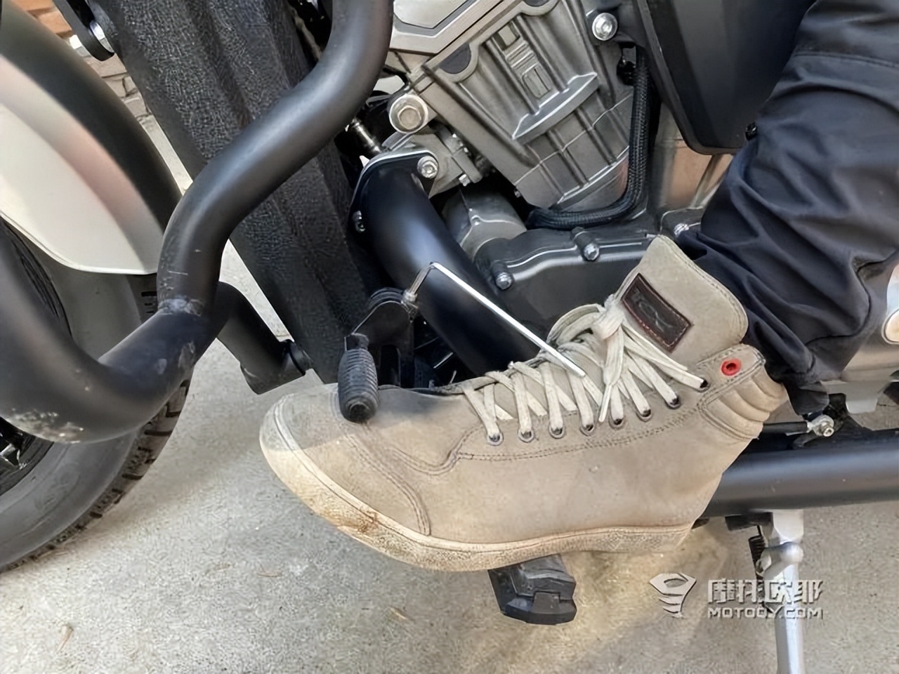 奔达黑旗500适合四十岁男人吗,奔达黑旗500第一批跟第二批的区别