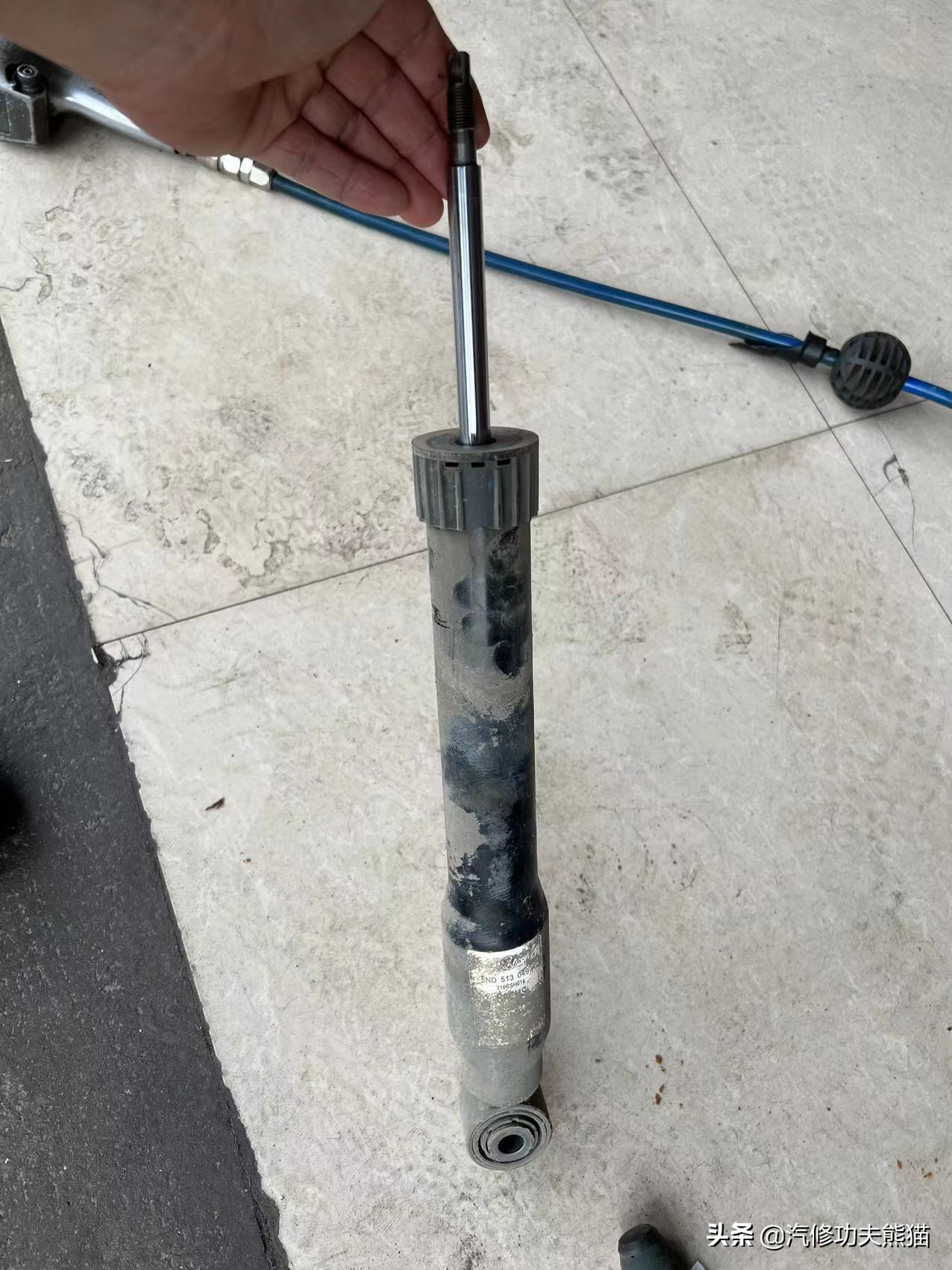 严谨的德国工人钣金修复,严谨的德国师傅修复事故车