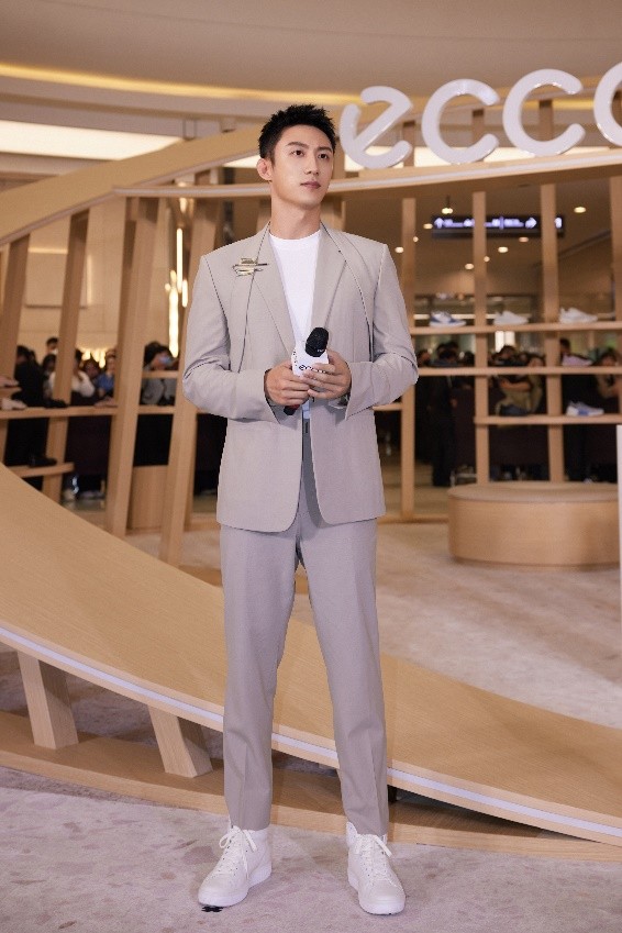 ecco全球代言人,黄景瑜ecco线下