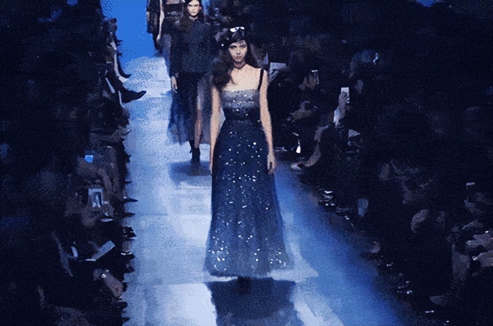 触不可及周深星空,触不到的星空什么意思