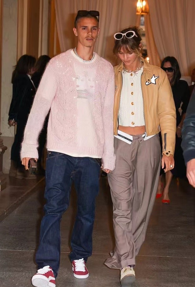 小贝和二公子视频,小贝蕾丝吊带背心