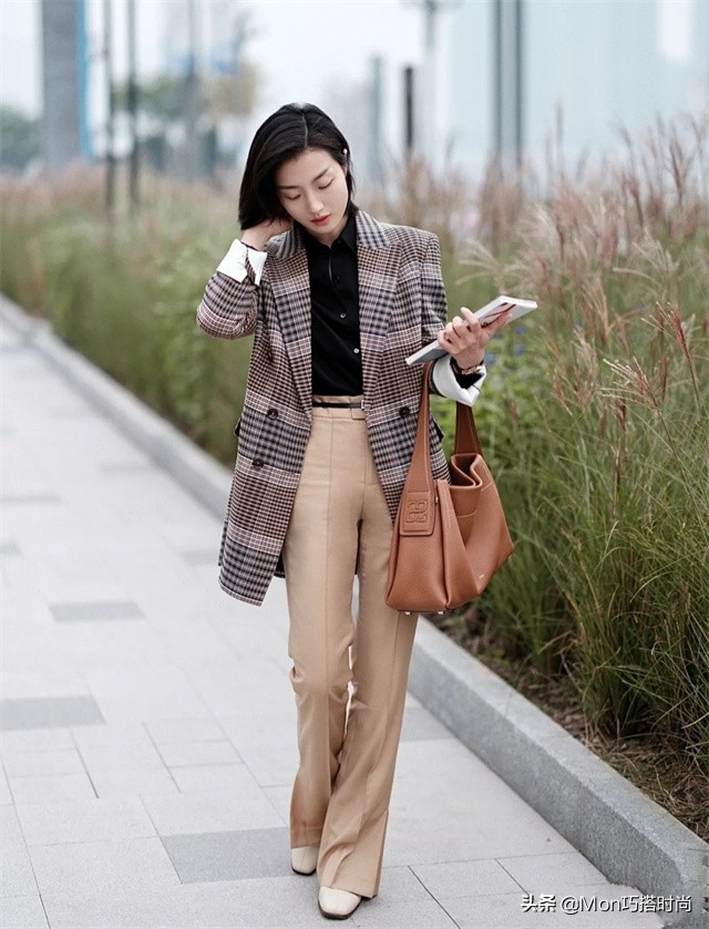 今冬火了一种靴子叫“方头靴”，脚宽腿粗的女生也能驾驭，特显瘦