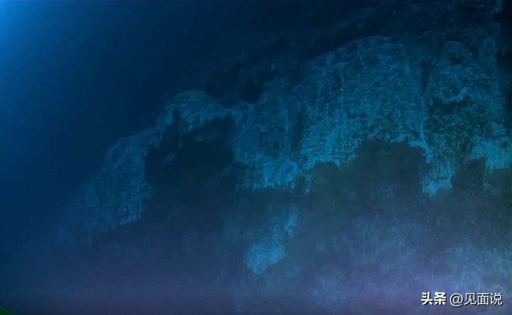 蓝洞潜水全过程,潜水员第一视角海底宝藏