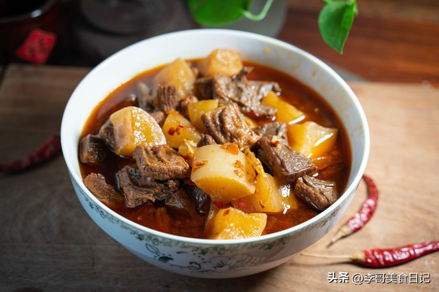 番茄炖牛肉怎么做才软烂好吃,炖牛肉放什么料牛肉软烂