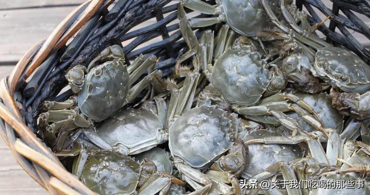 保存螃蟹放水盆里,煮熟的螃蟹放冰箱保鲜可以放几天