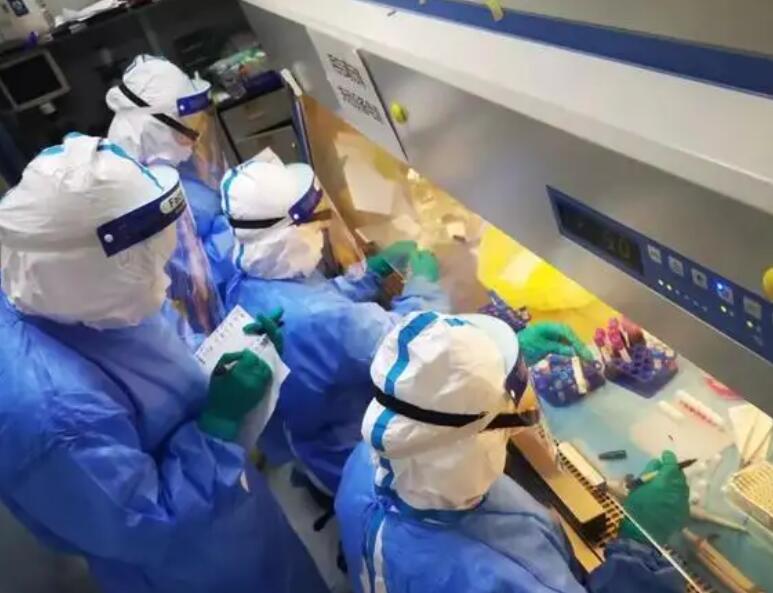 新加坡胎死腹中孕妇曝照：输血输到手淤青、一句“不能”彻底破防