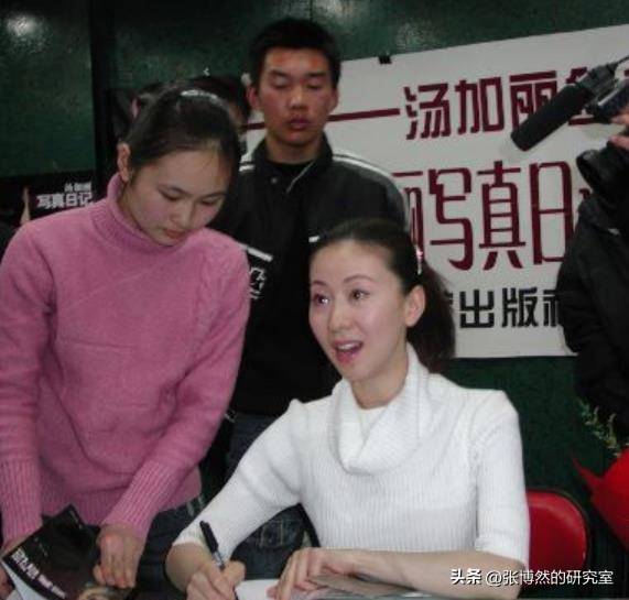 舞蹈家汤加丽：拍摄“全裸写真”，爆火后与家庭决裂，如今咋样