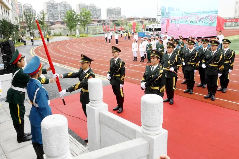 冶金工业园“沙洲教育”20年巡礼暨“劲沙洲”首届田径运动会开幕