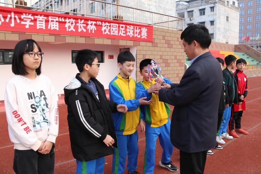 滕州龙泉街道中心小学足球队,龙泉市2019年中小学足球比赛