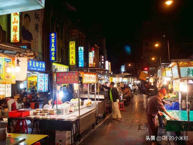 夫妻夜市摆摊日入九千元,夫妻摆摊日入9000遗漏多少信息