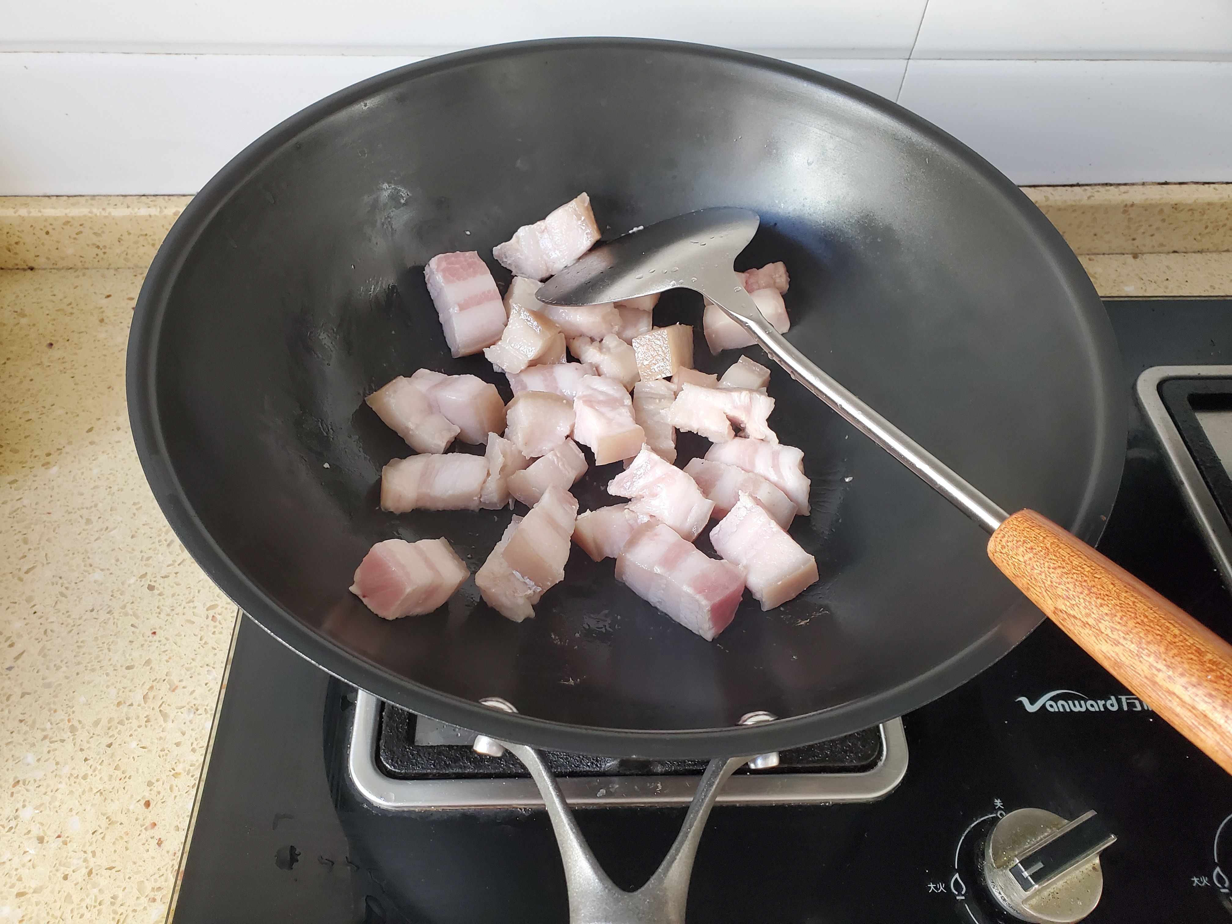 把“轻”和“防锈”做到了极致-三禾窒氮轻铁锅体验