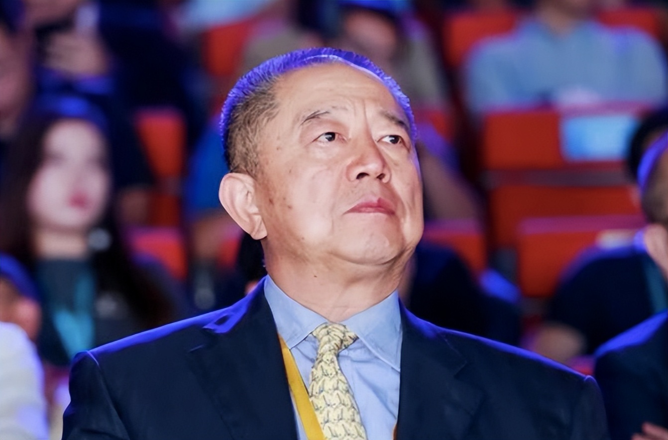 最不像商人的商人,最不像高管的高管