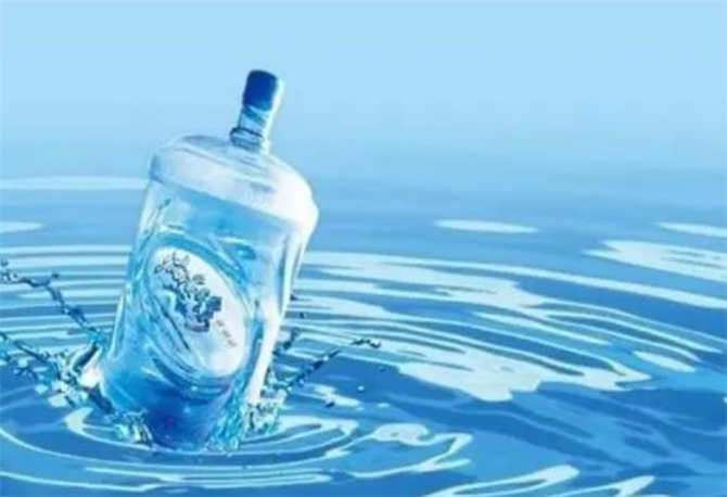 桶装矿泉水哪种好,怎么选购桶装矿泉水桶