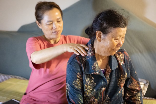 婆媳住在一个屋檐下的故事,跟婆婆同住屋檐下如何相处