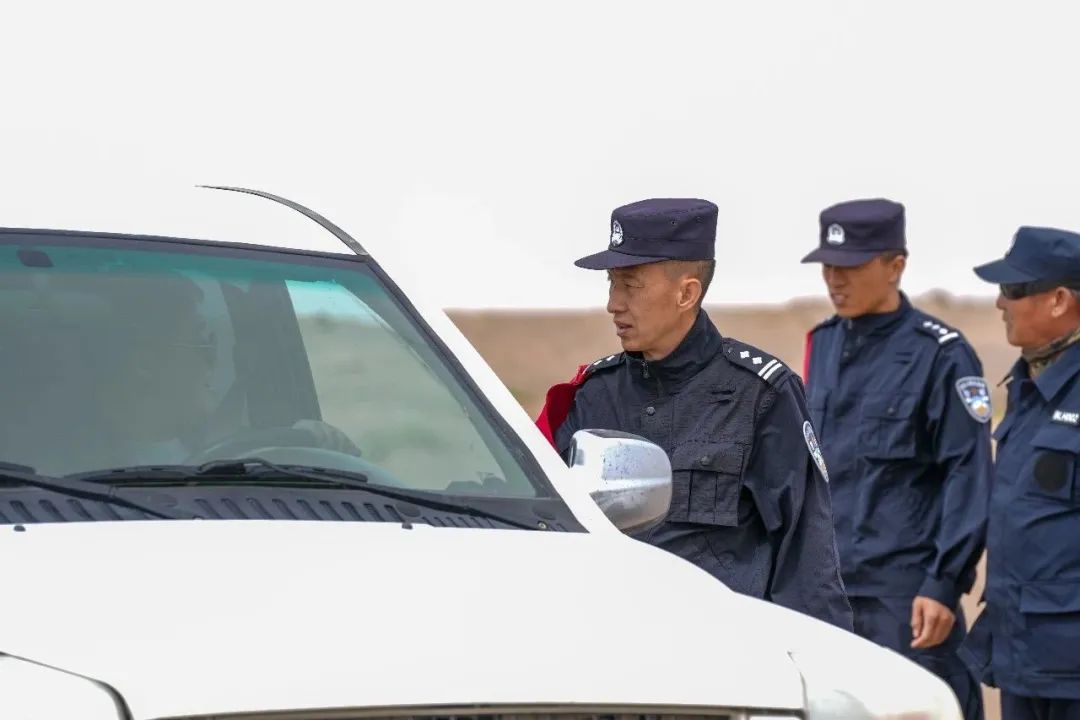 列阵大漠护凯旋，见证神舟十五号载人飞船返回舱平安“回家”