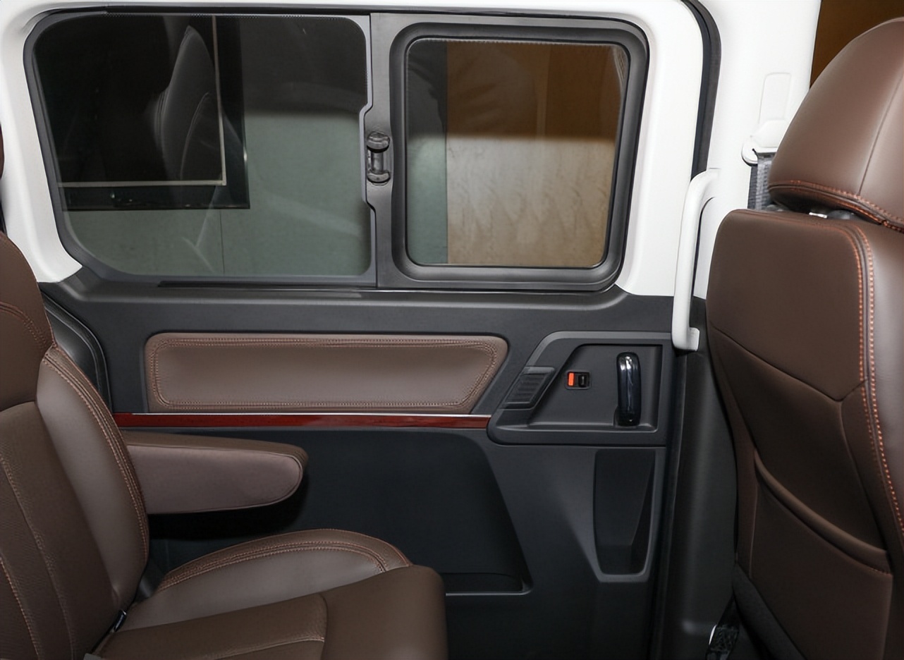 风行菱智百公里9升算油耗高吗,菱智plus对比五菱宏光plus油耗