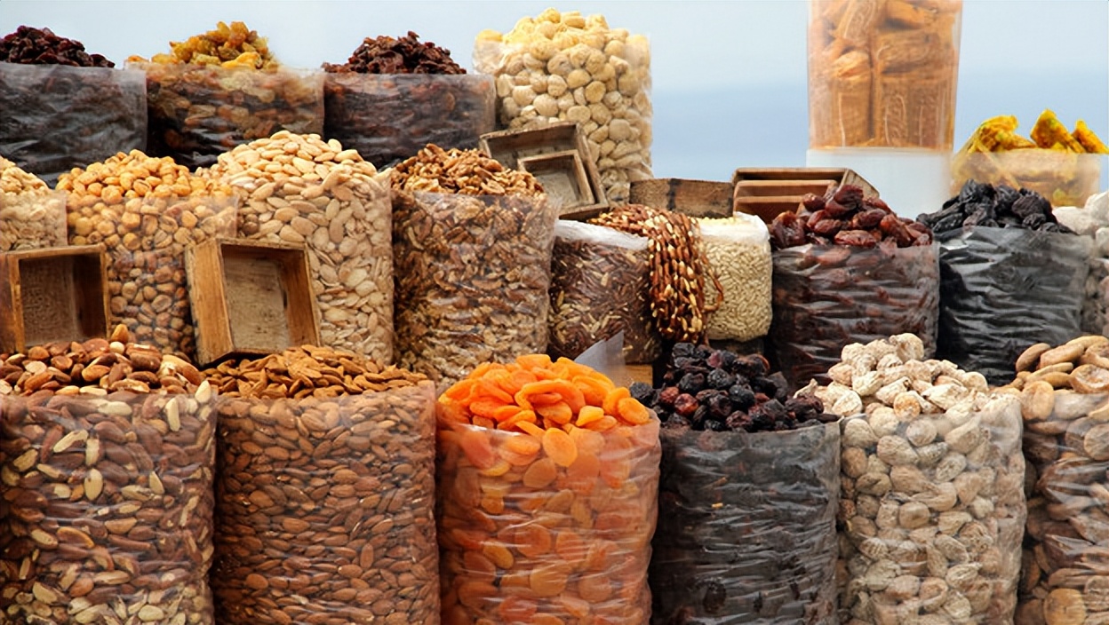 家里突然出现黑飞蛾,家里发现不明虫子应该找哪个部门