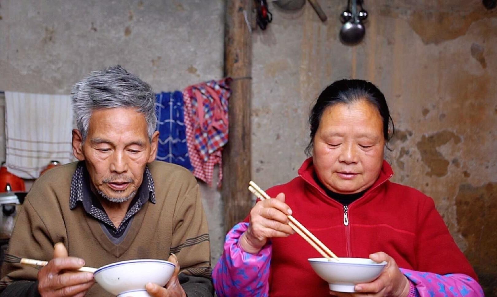 异性相处不拒绝你的表现,异性说喜欢你但是不拒绝你