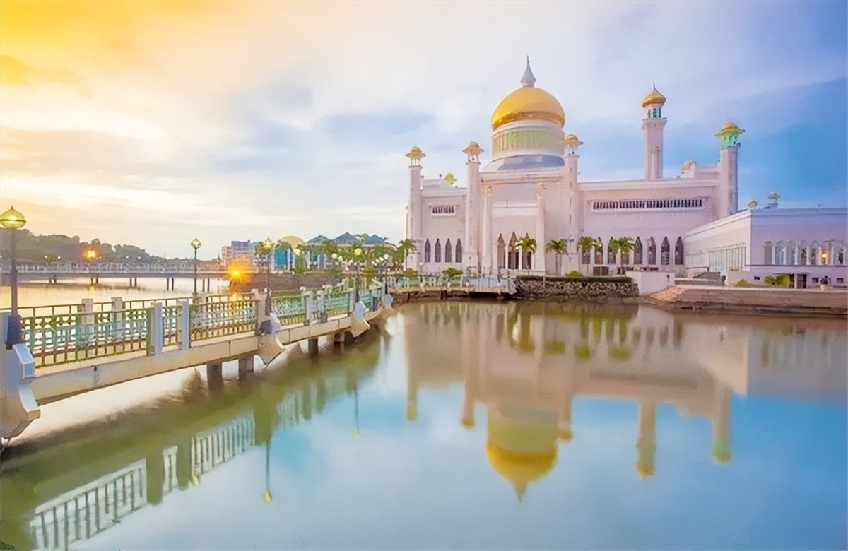 小国文莱：枯竭的石油，奢靡的王室，出路在何方？