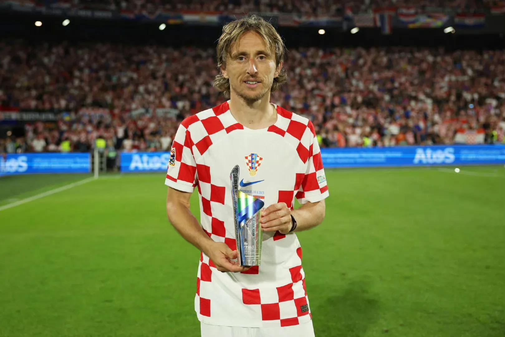 莫德里奇上场30分钟逆转巴萨,莫德里奇带领克罗地亚进决赛