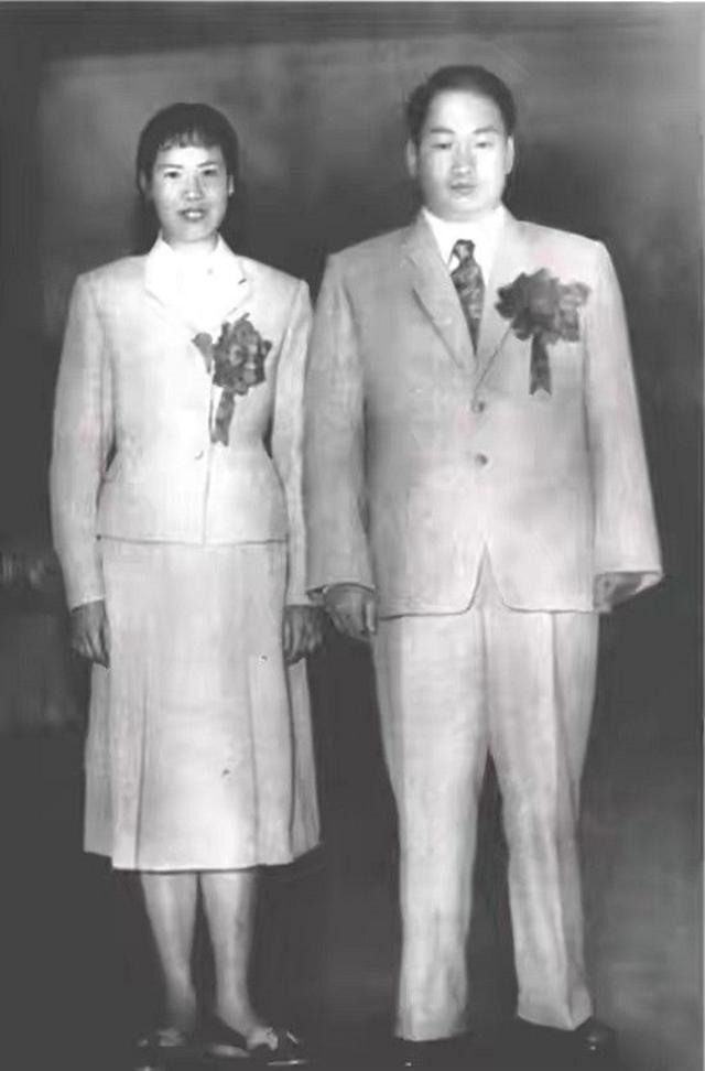 伟人唯一曾孙女，外貌神似杨开慧，14岁气质高雅颇具艺术天赋